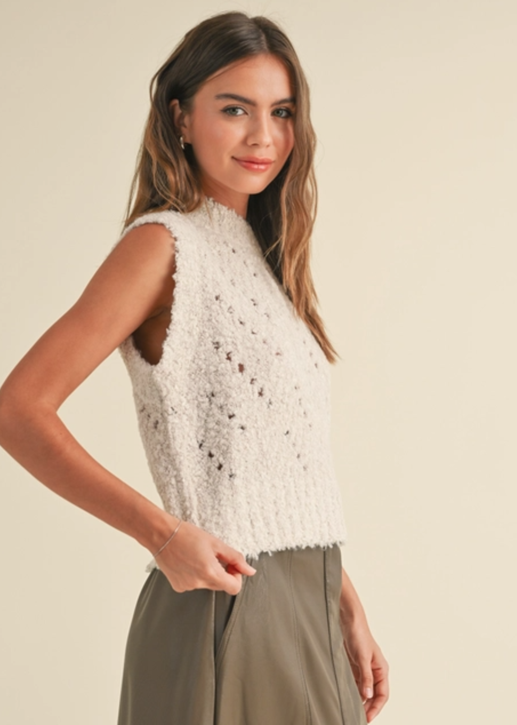 Knitted Vest With Curly Threads