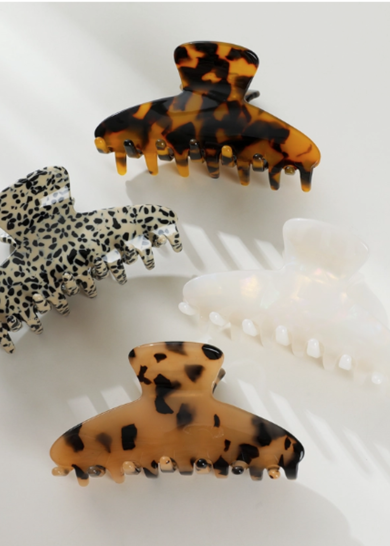 Hair Care Adrienne Medium Classic Curved Claw Clip