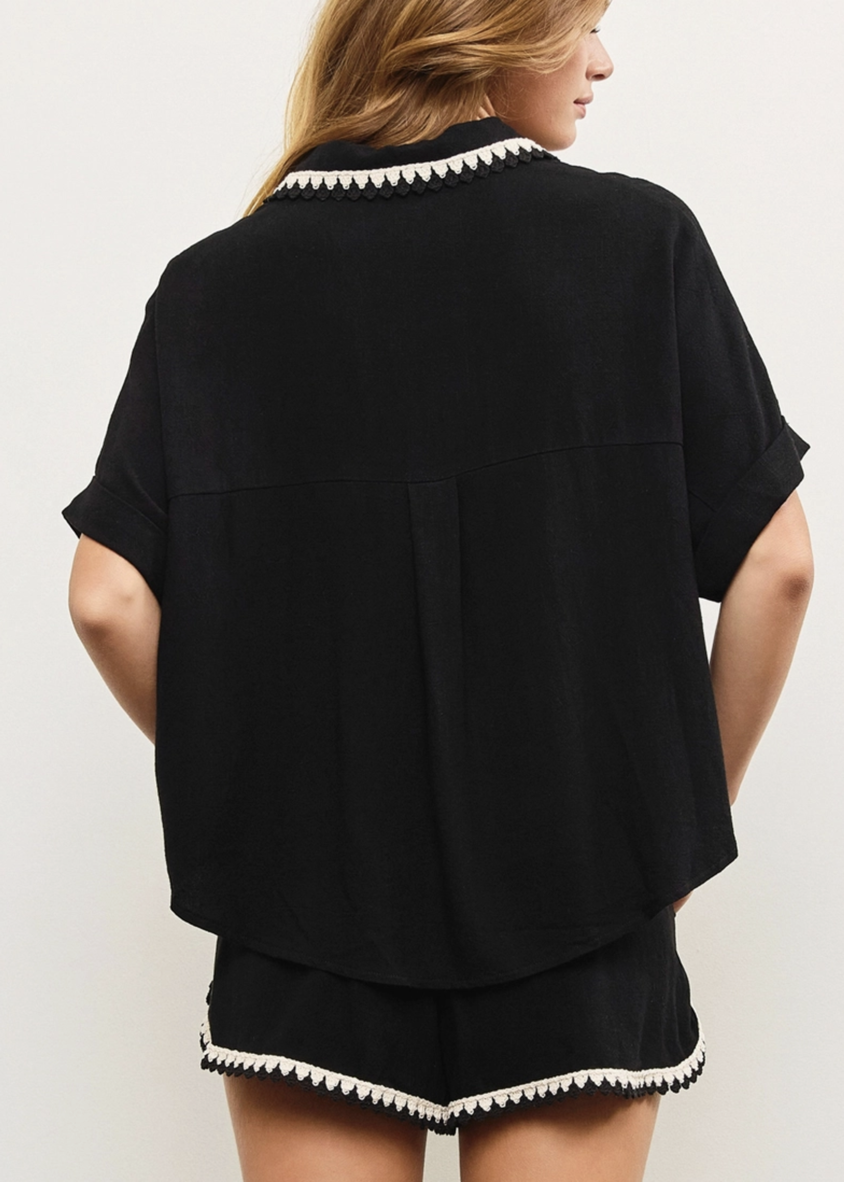 Embroidered Line Detail Short Sleeve Button Down Shirt