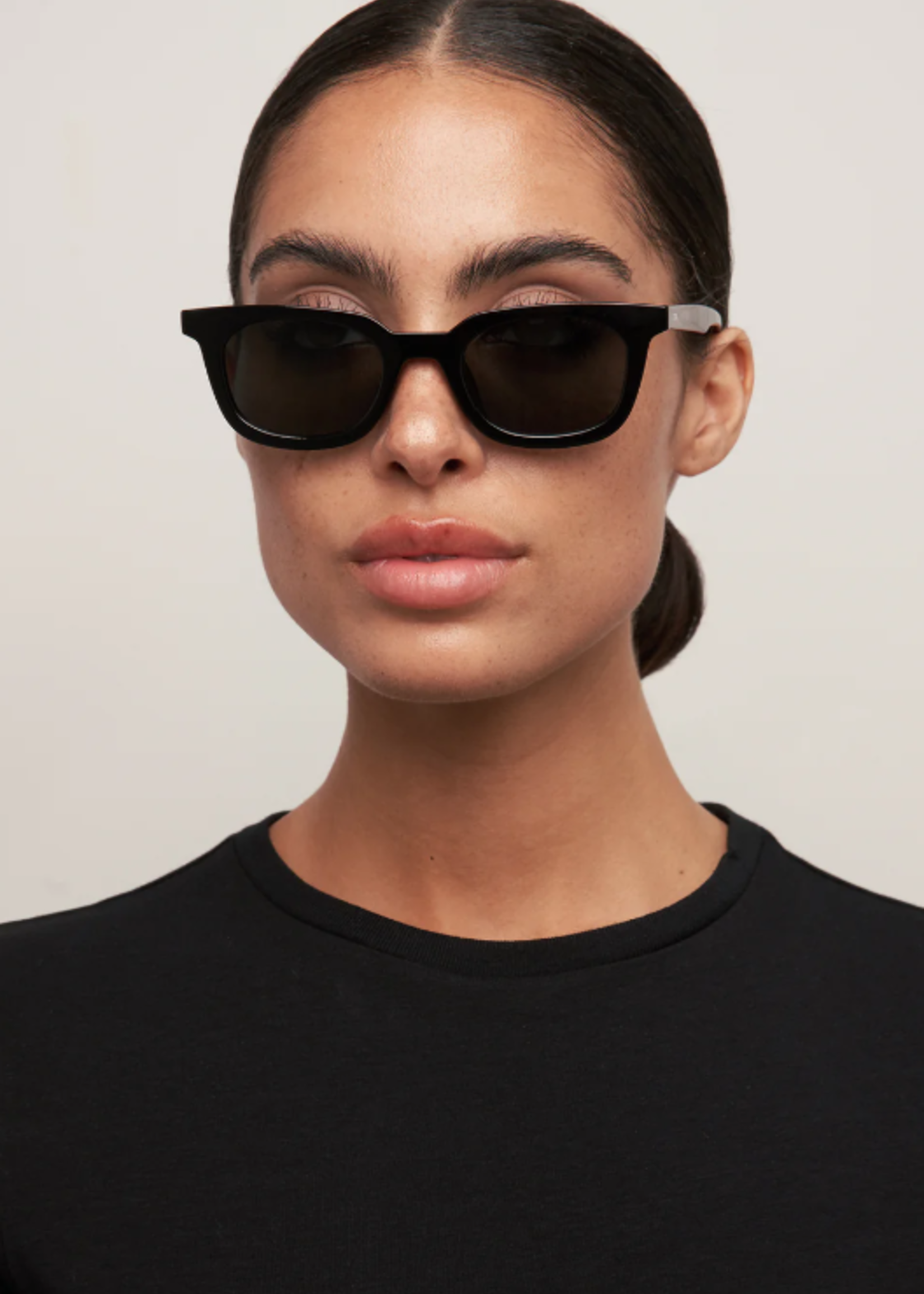 Nia Sunglasses Black/Smoke