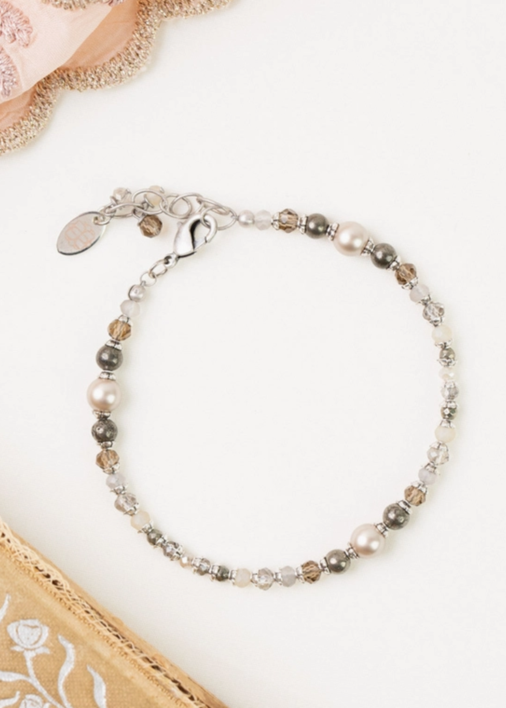 Windsor Castle 7.5-8.5" Pyrite, Crystal, Pearl Simple Bracelet