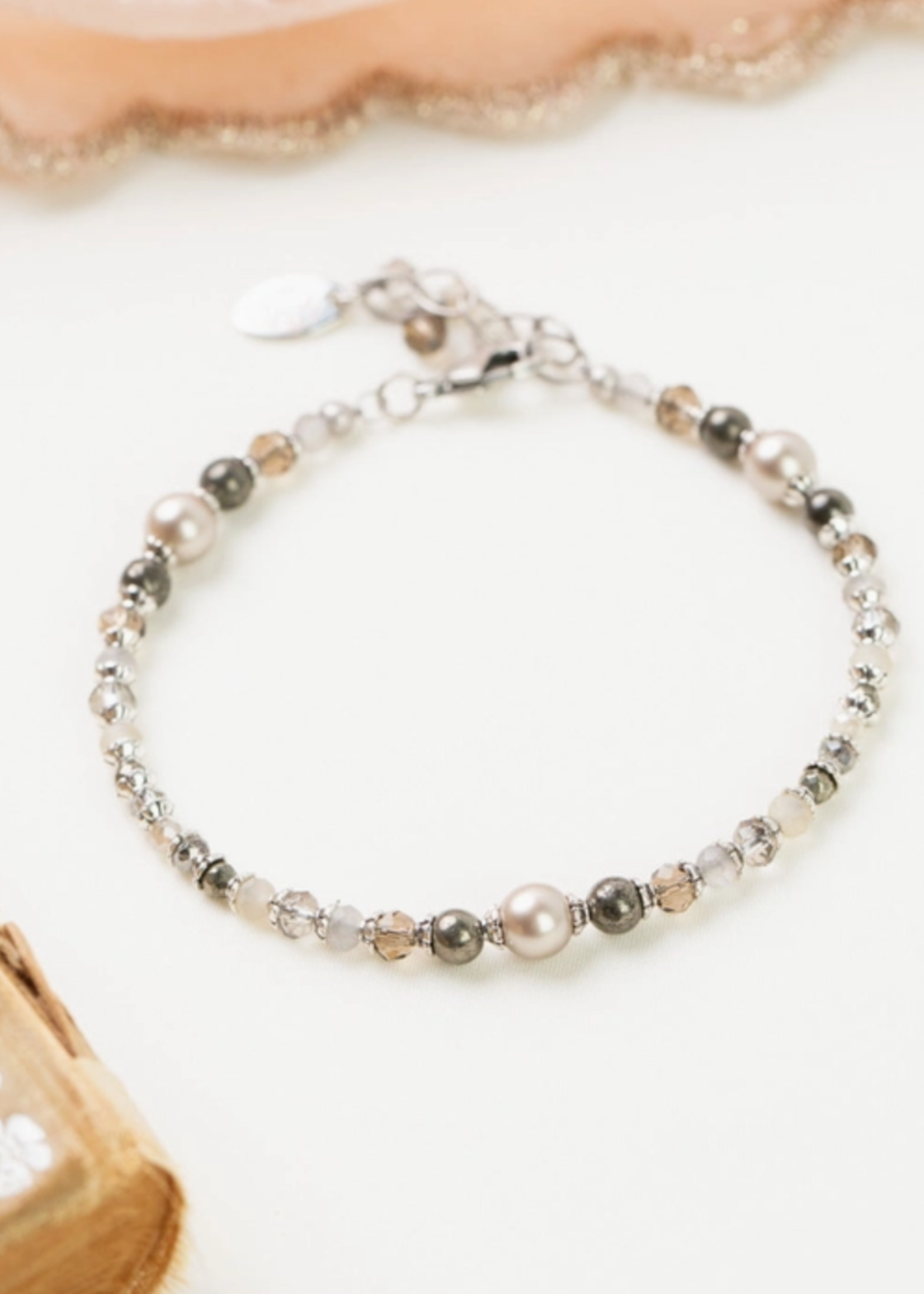 Windsor Castle 7.5-8.5" Pyrite, Crystal, Pearl Simple Bracelet