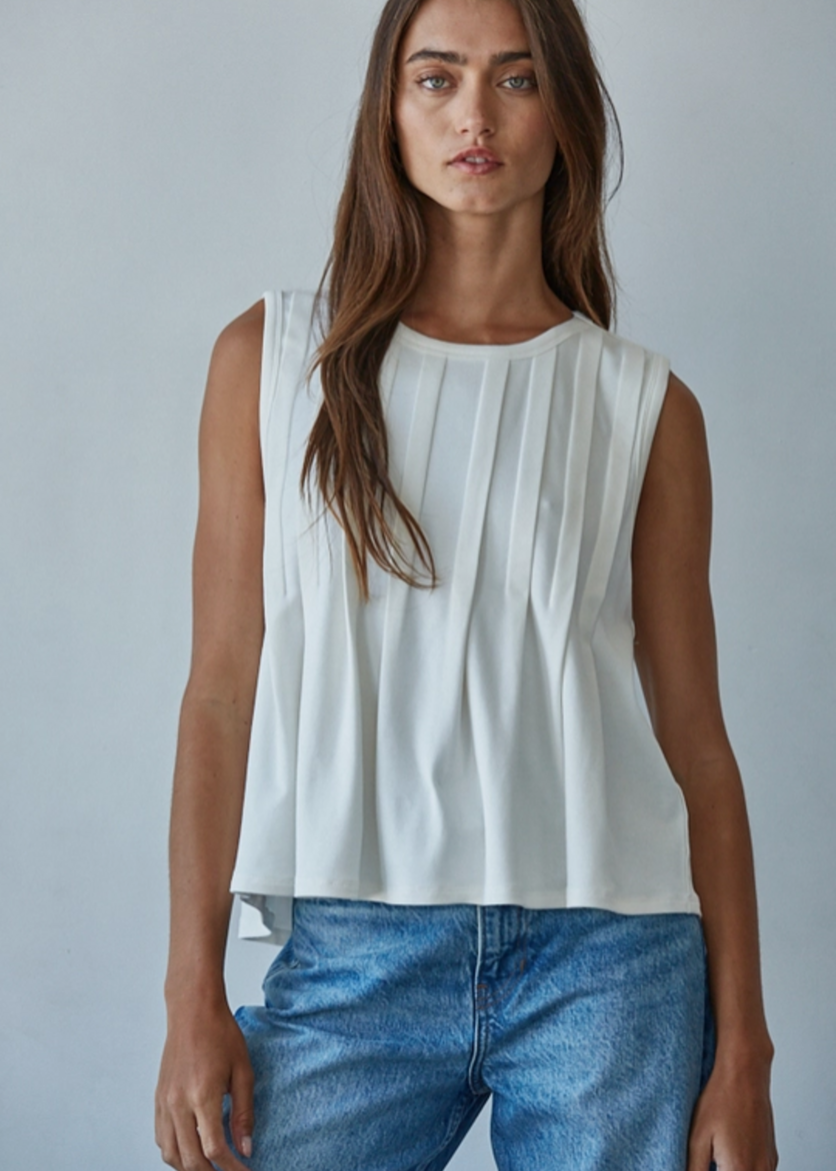 Round Neck Sleeveless Top