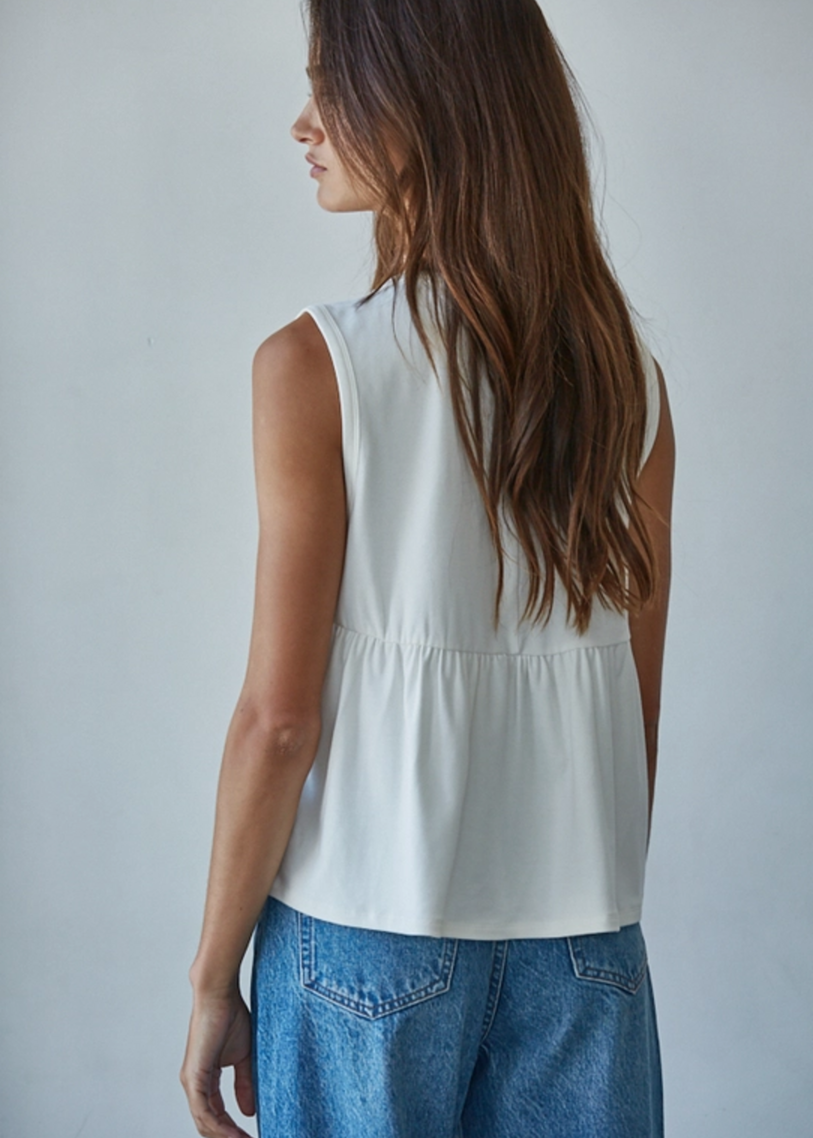 Round Neck Sleeveless Top