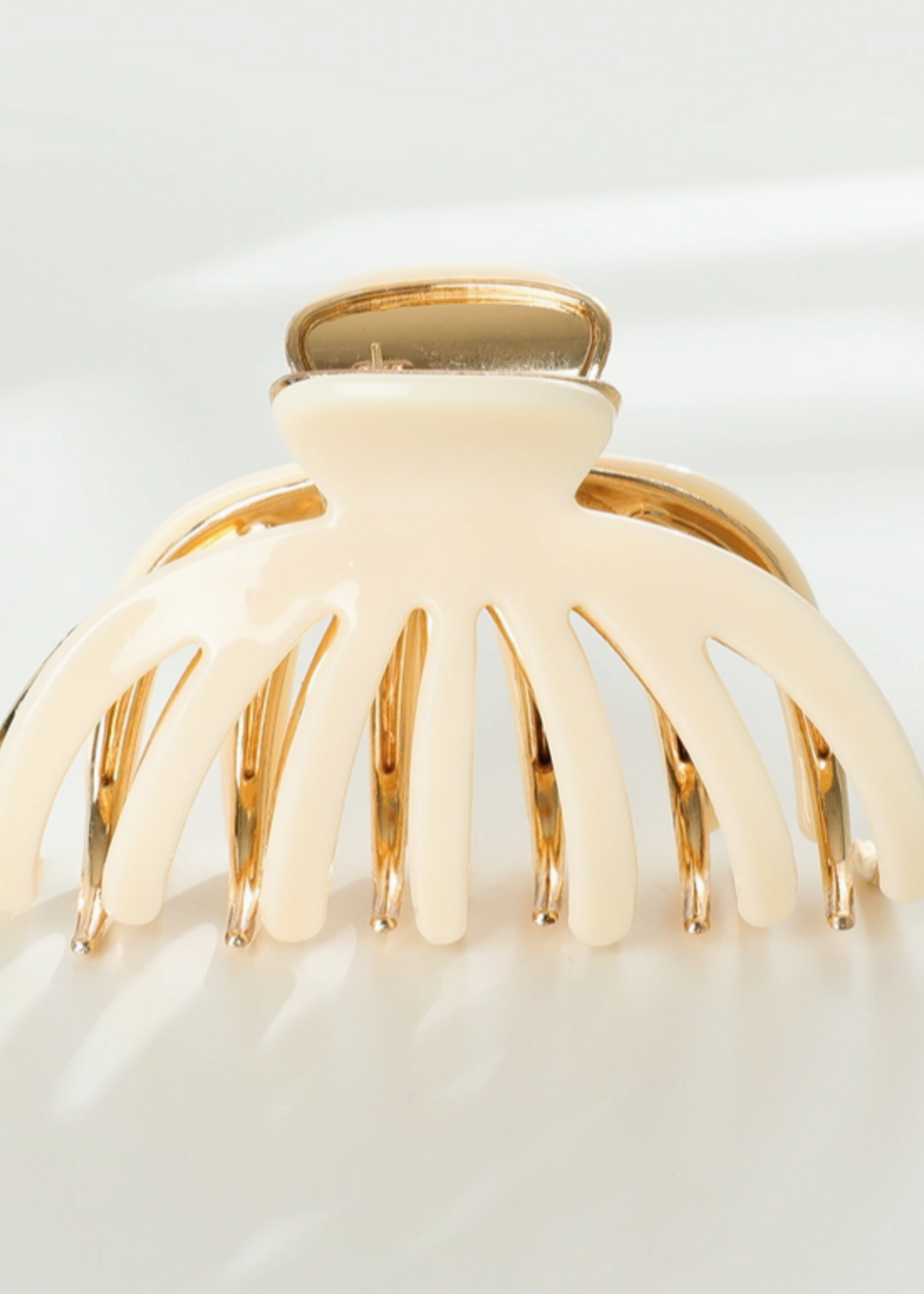 Hailey Solid Large Gold Octopus Claw Clip