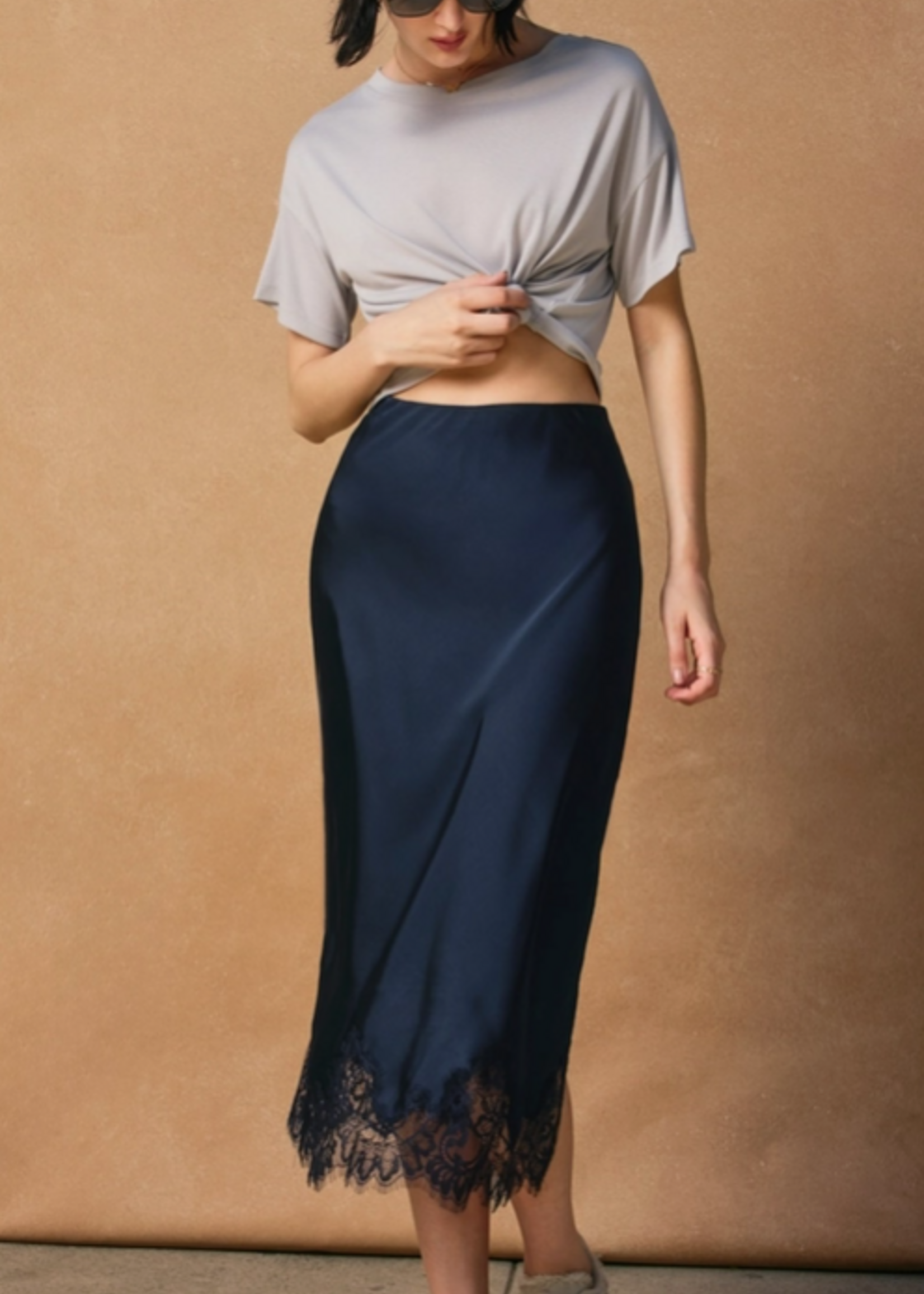 Dull Satin Lace Hem Pencil Skirt