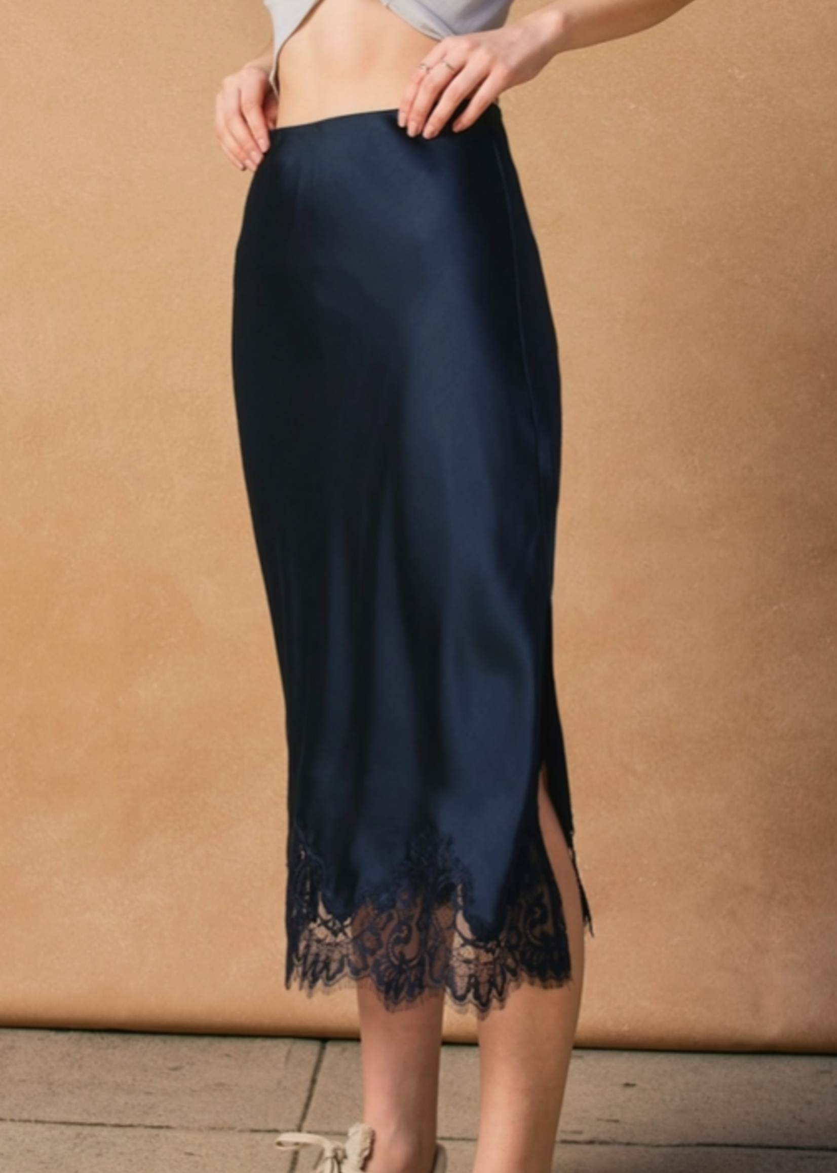 Dull Satin Lace Hem Pencil Skirt