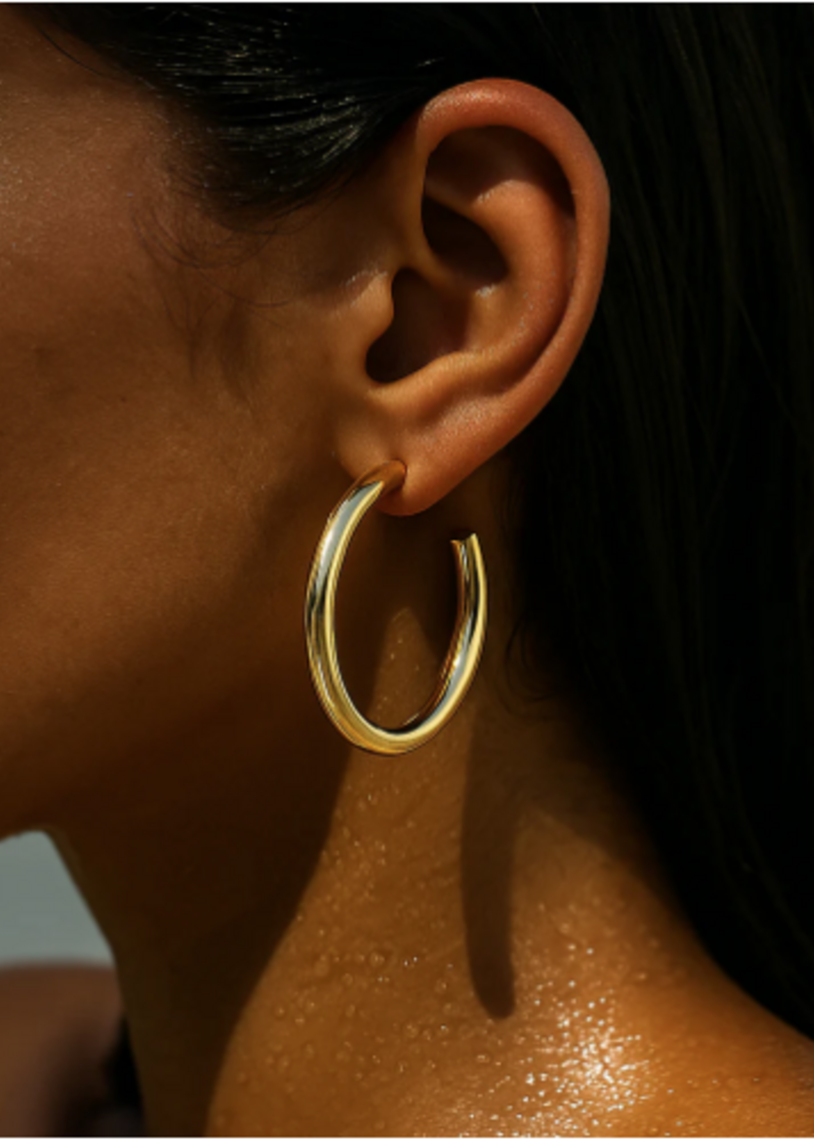 Flora Large Hoop Earring Gold