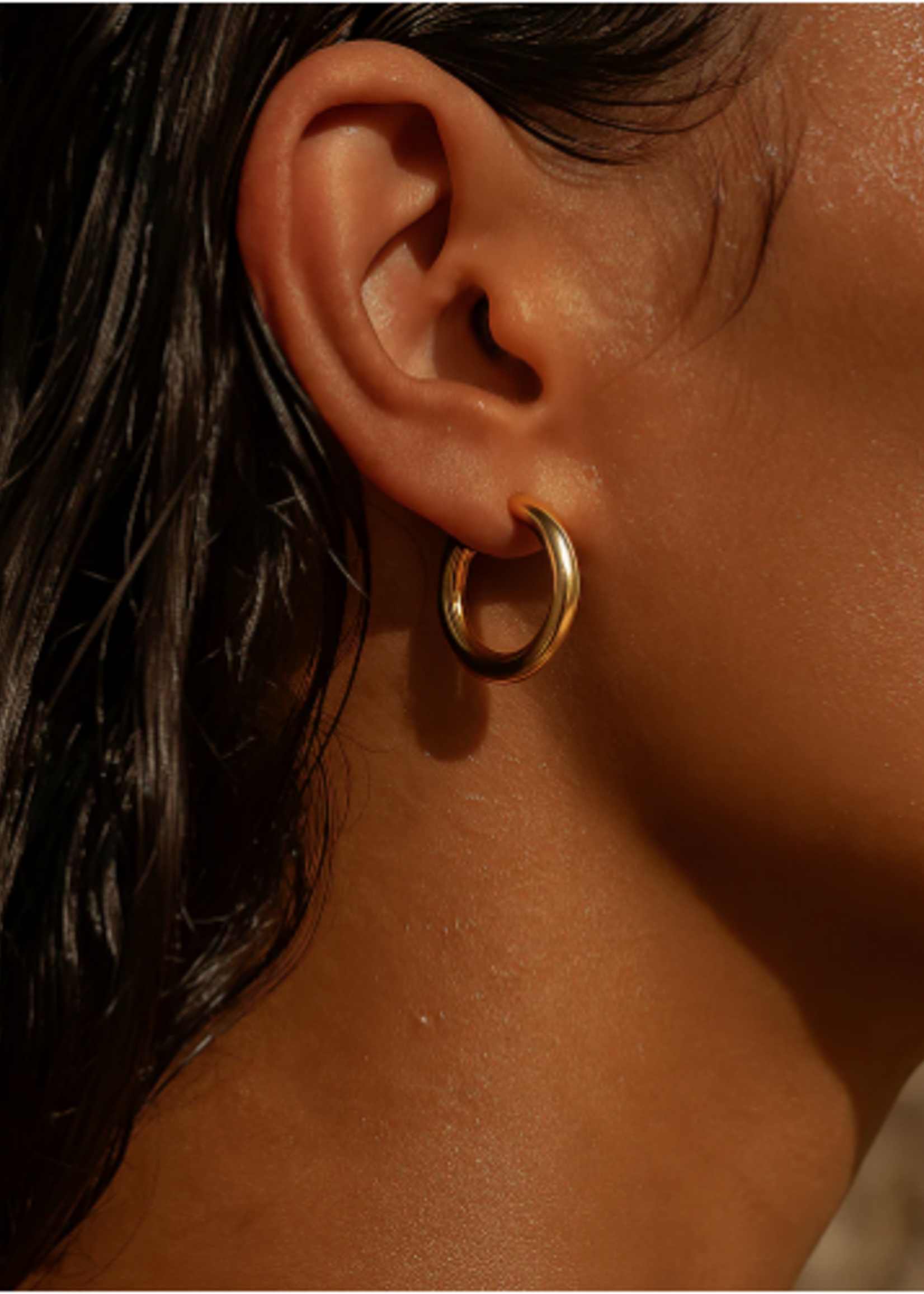 Flora Medium Hoop Earring Gold