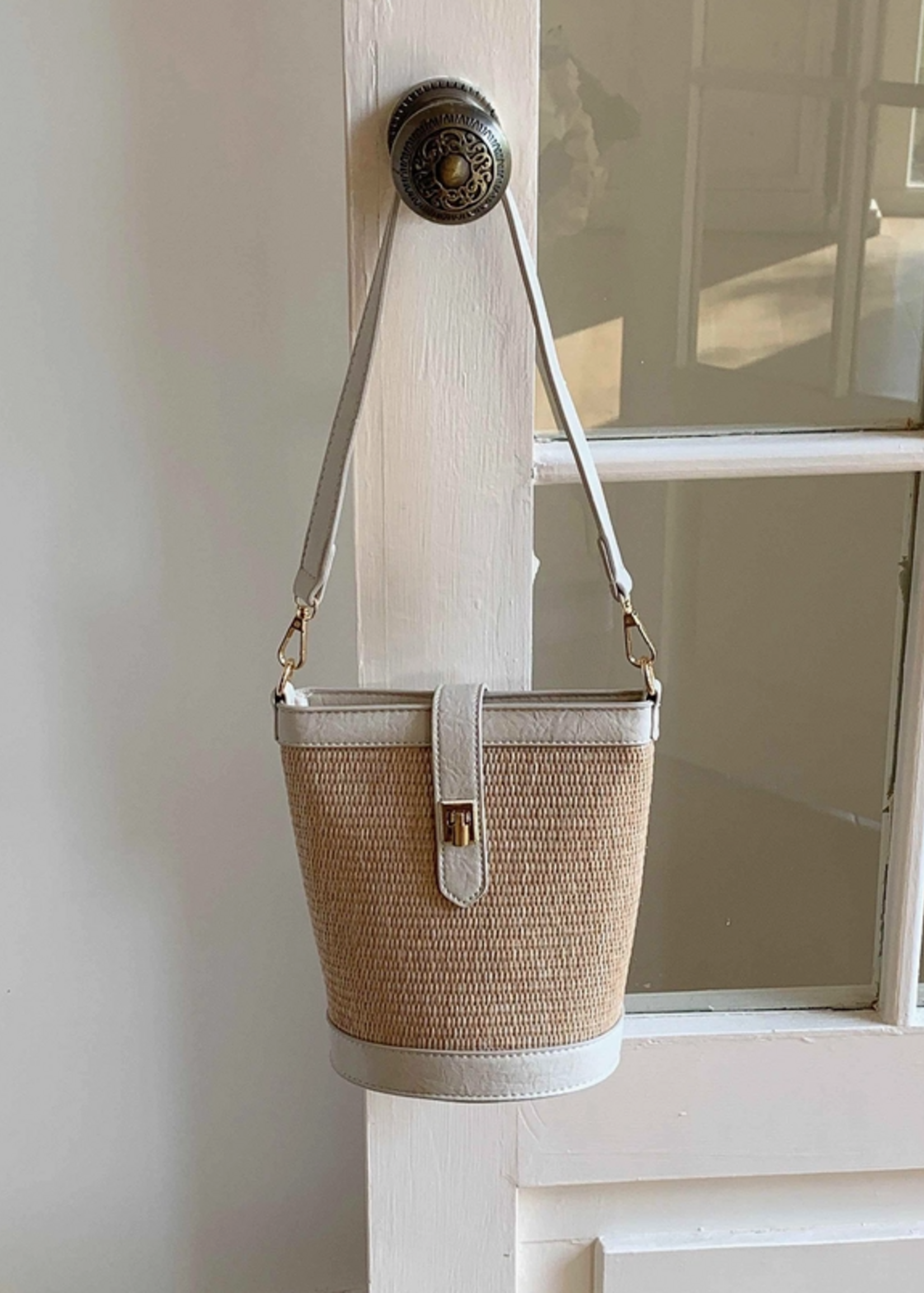 Turn Lock Straw Shoulder/Crossbody Bag