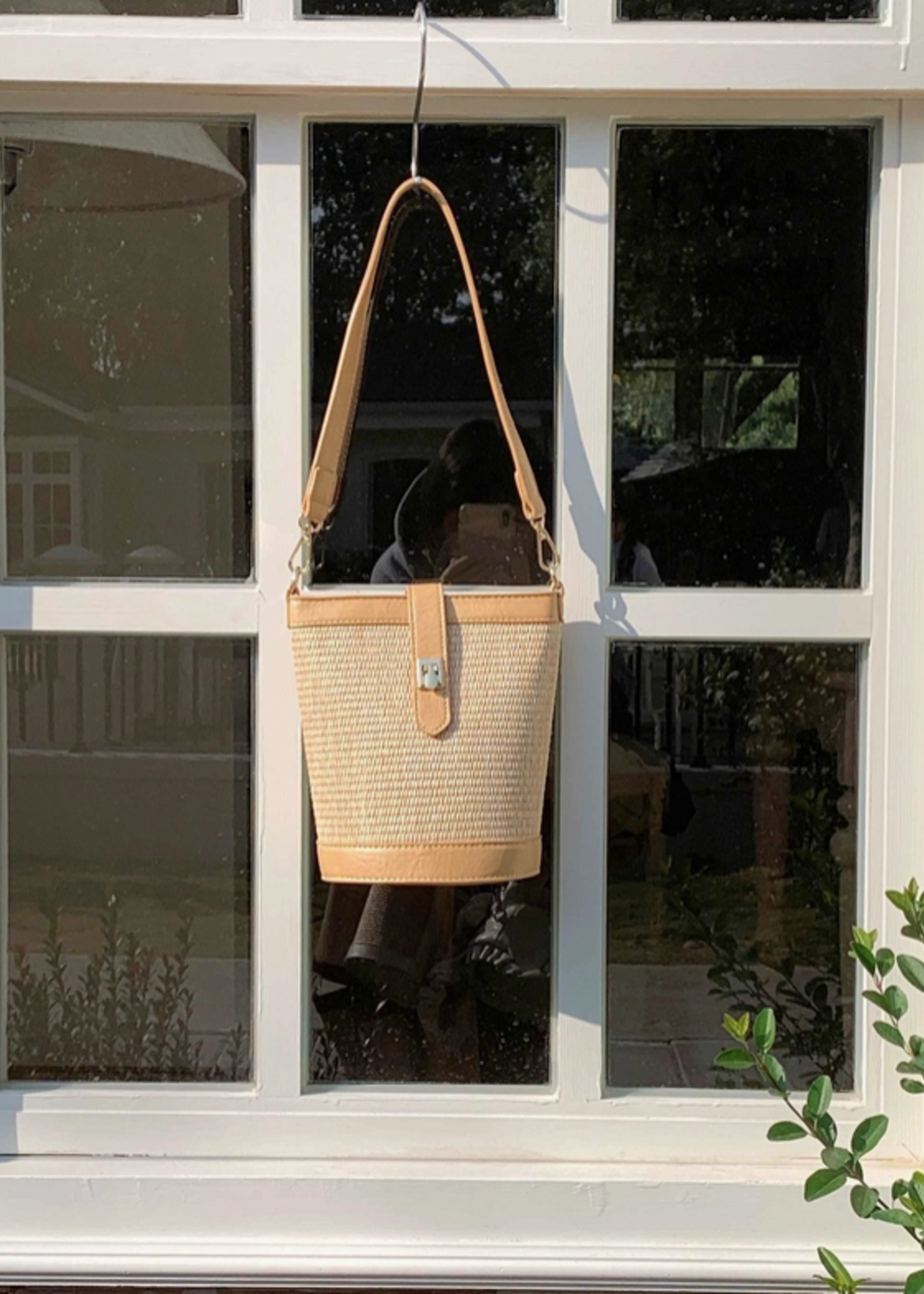 Turn Lock Straw Shoulder/Crossbody Bag