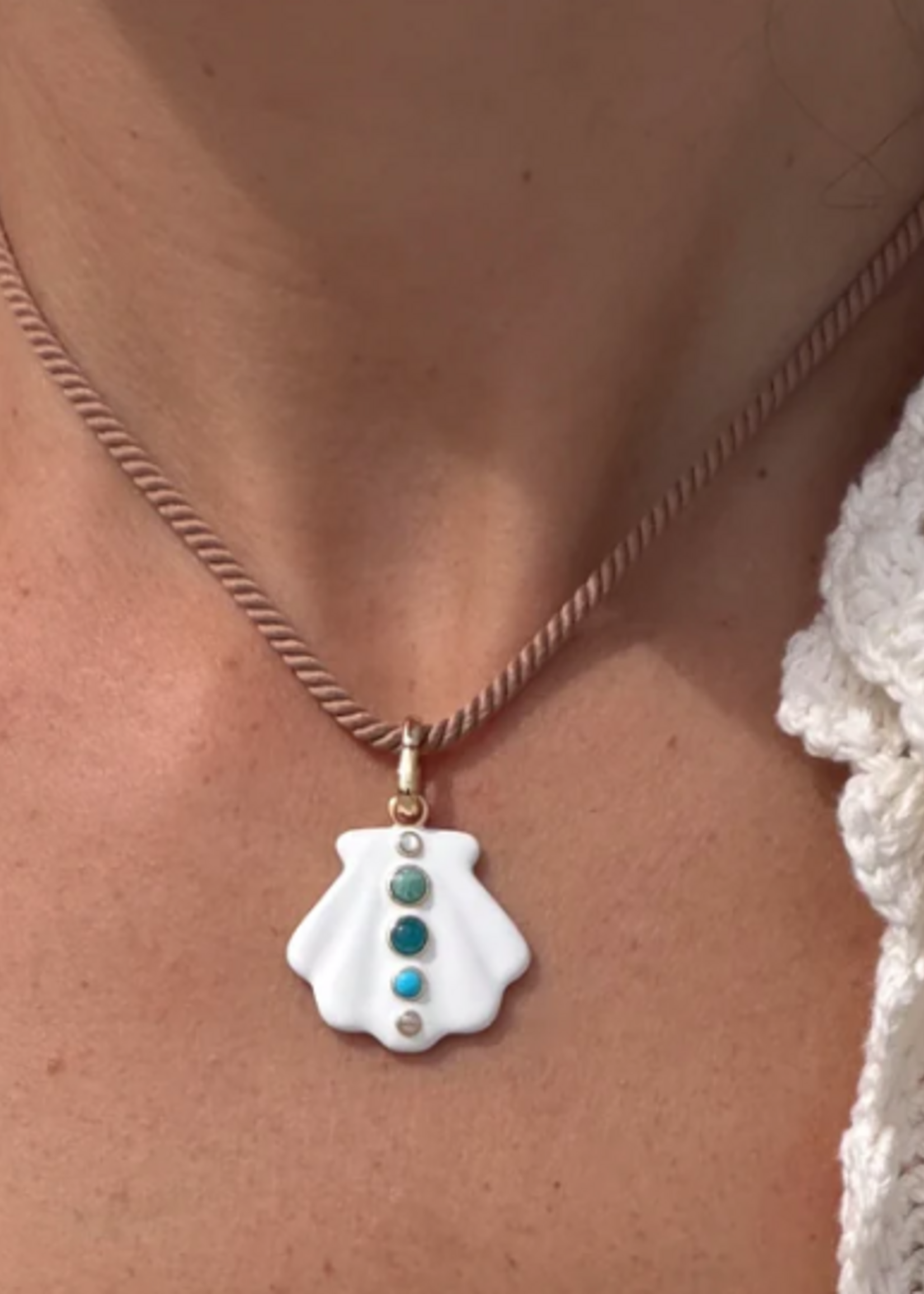 Maris Shell Clip Charm