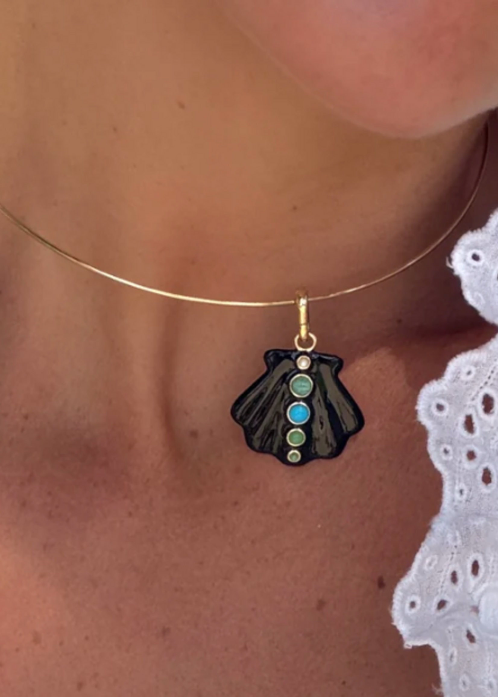 Maris Shell Clip Charm