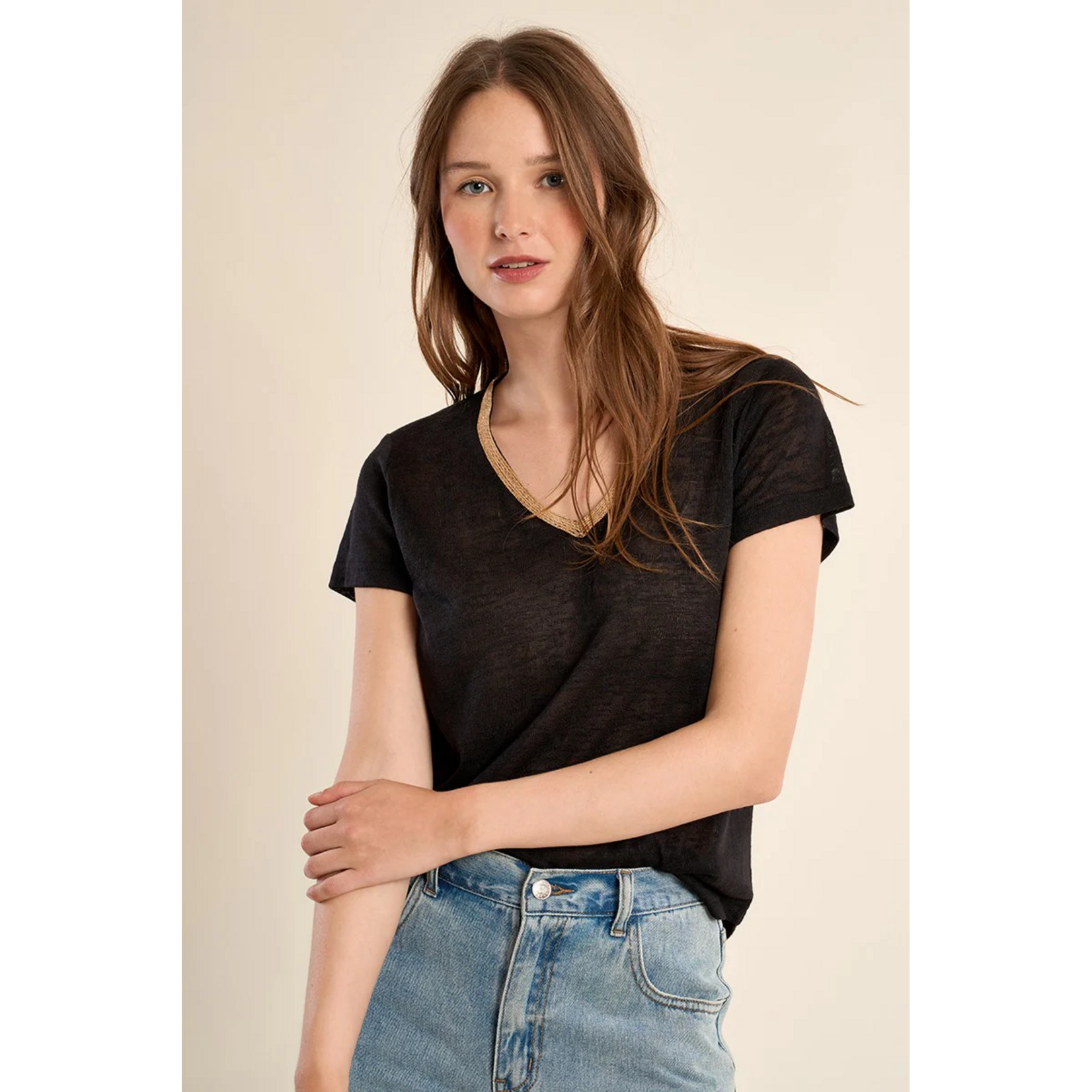 MOLLY BRACKEN MB V-NECK TEE W/GOLD TRIM