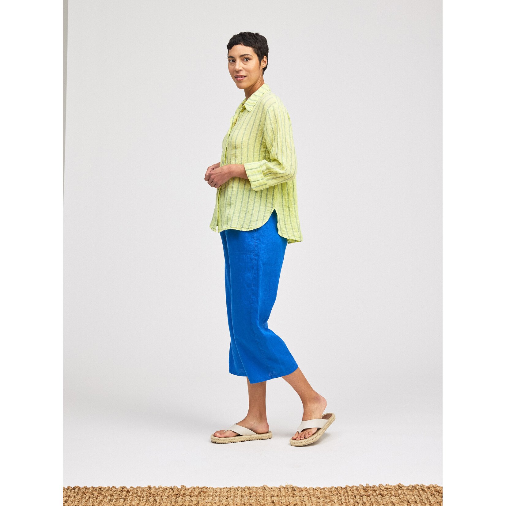 CUT LOOSE BLUE STRIPE HANKY LINEN CROP EASY SHIRT