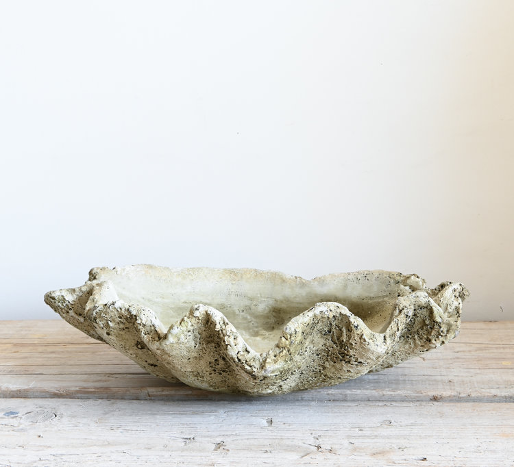 Clam Shell in Cast Concrete, 9"