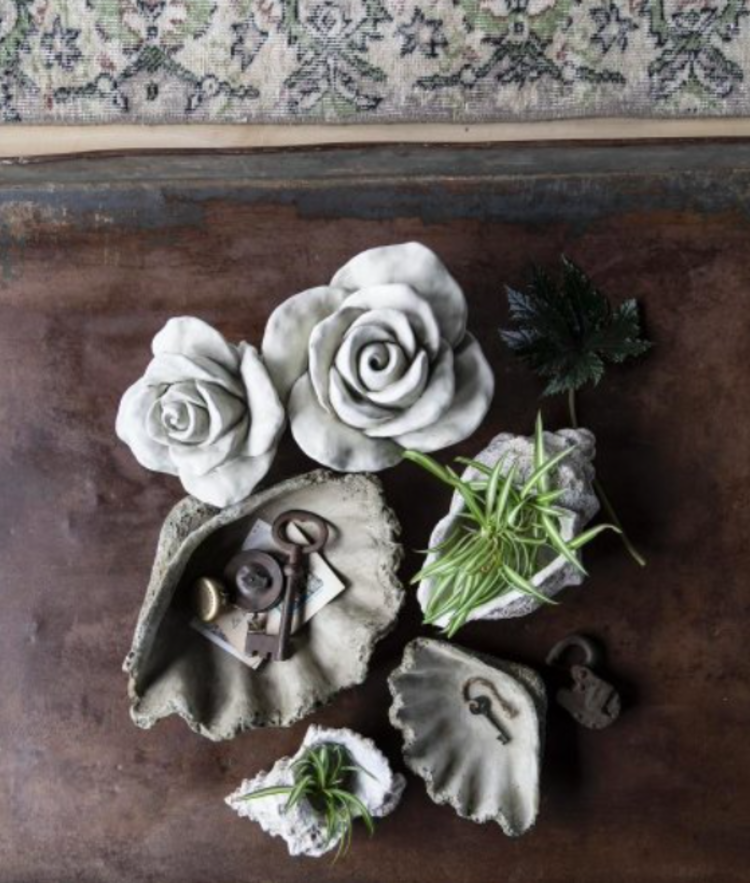 Clam Shell in Cast Concrete, 9"