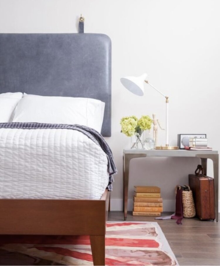 Charlton Table Lamp - black or white