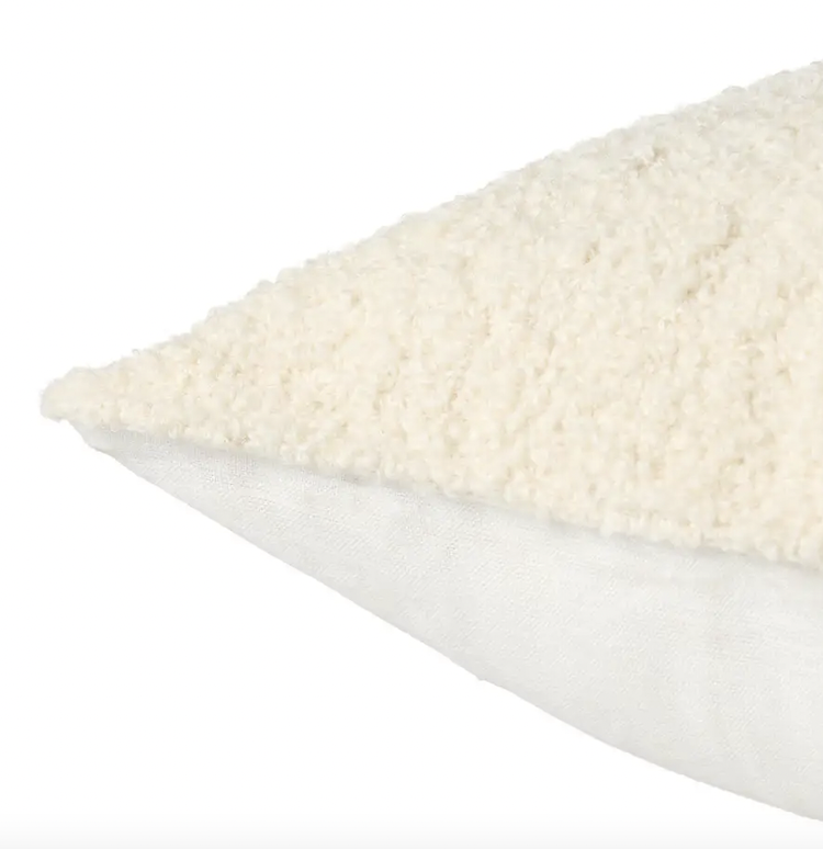 Mandia Cushion 22x22