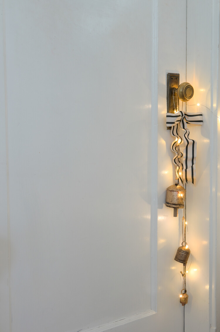 Noah Bell Garland Medium (9 bells)