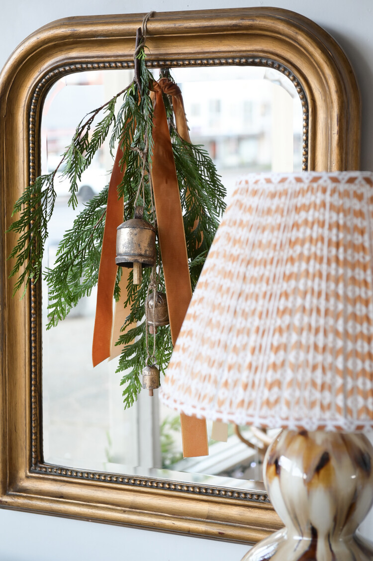 Noah Bell Garland Medium (9 bells)