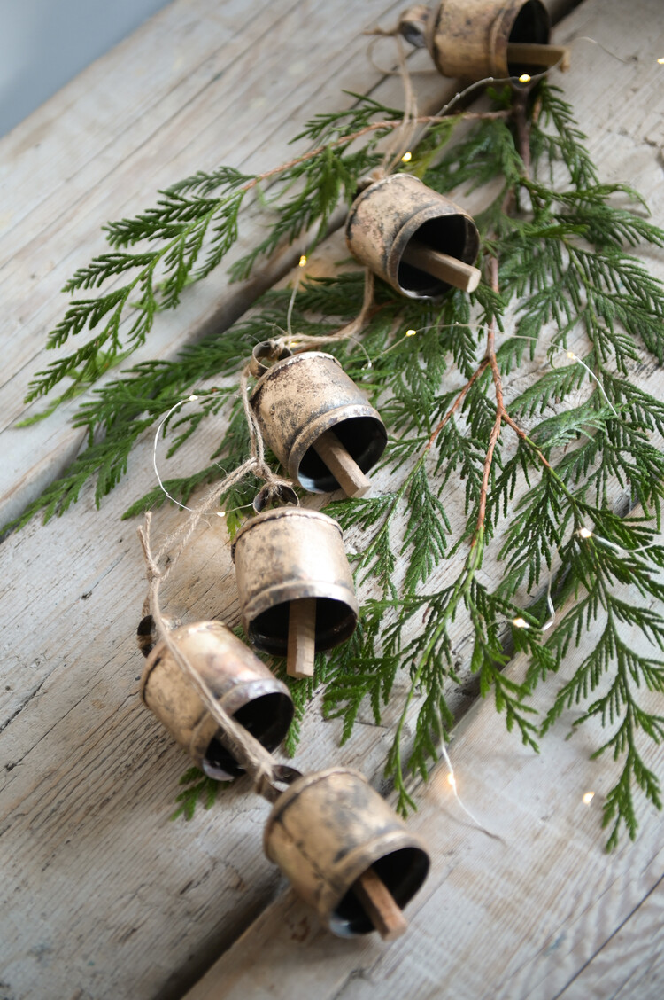 Noah Bell Garland Medium (9 bells)