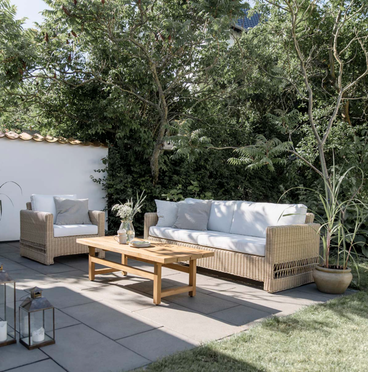 Carrie Outdoor Sofa w/Cushions