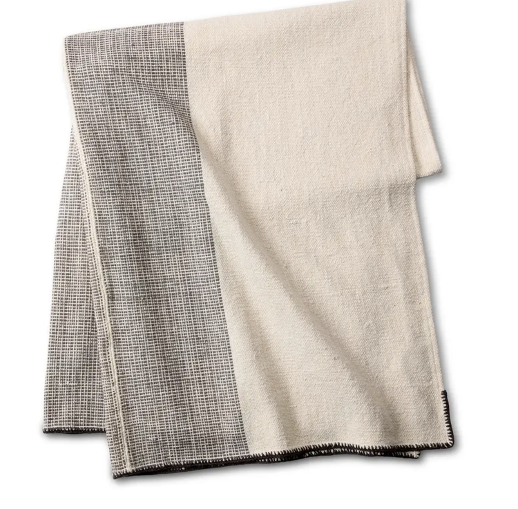 Embata Throw blanket