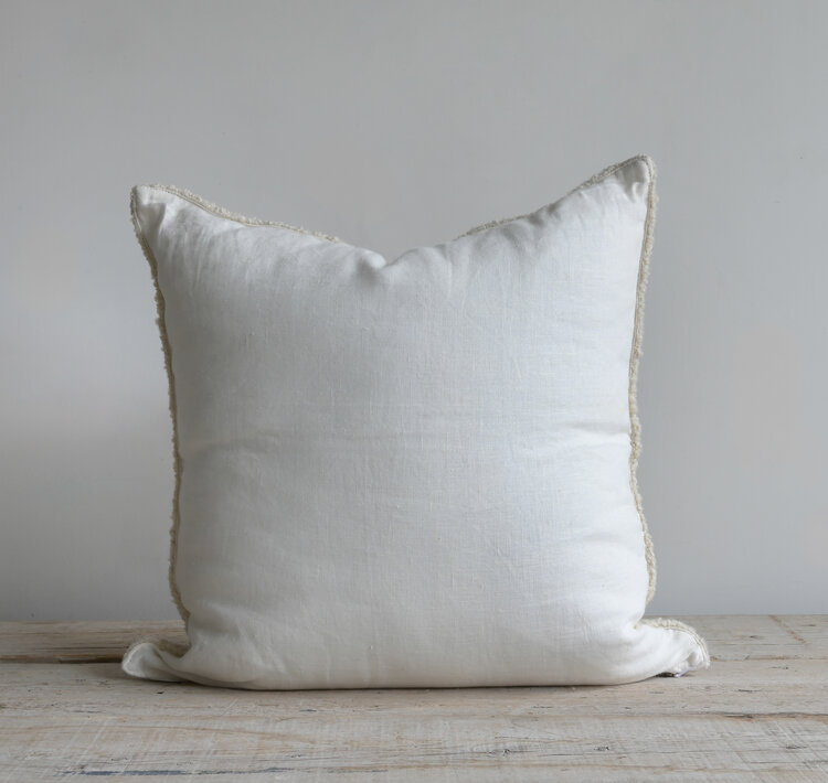 Mandia Cushion 22x22