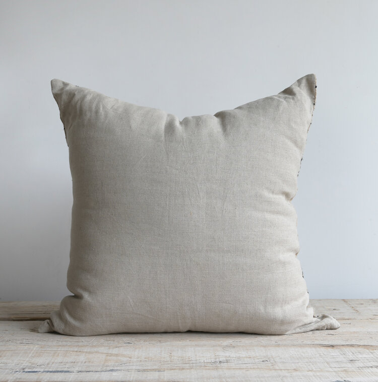 Carre Cushion 24x24"