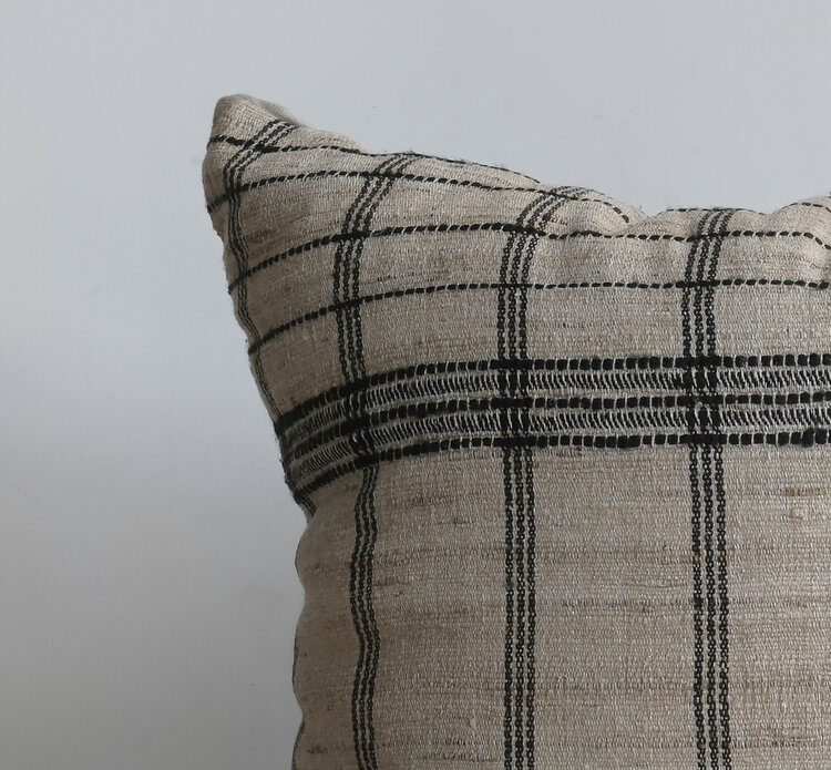 Carre Cushion 24x24"