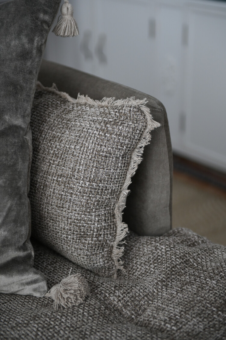 Tsar Velvet Cushion in Écorce