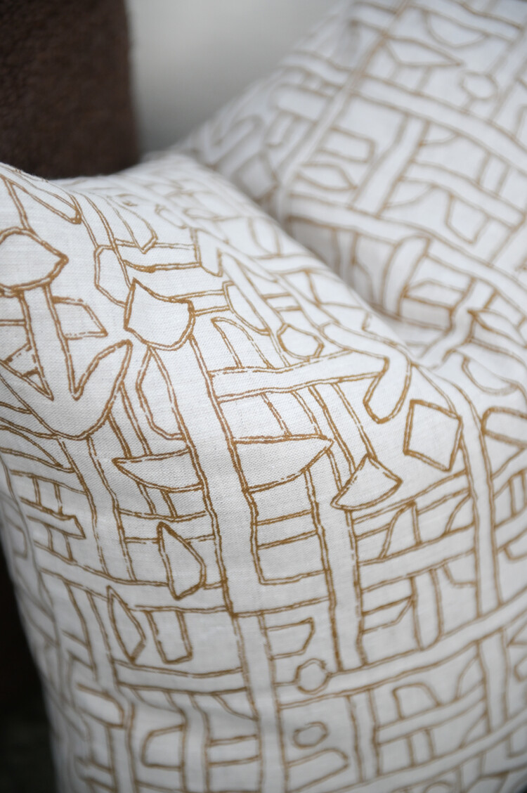 Zaire Tobacco linen cushion 20x20