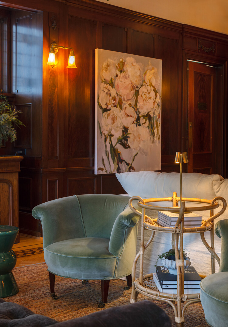 Doppia Accent Rechargeable Table Lamp