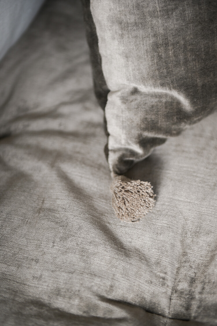 Tsar Velvet Cushion in Écorce