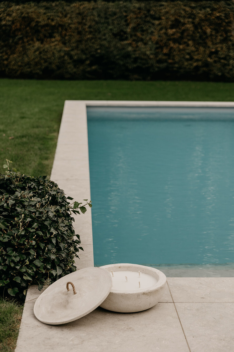 Outdoor Extra-Large Candle with Lid