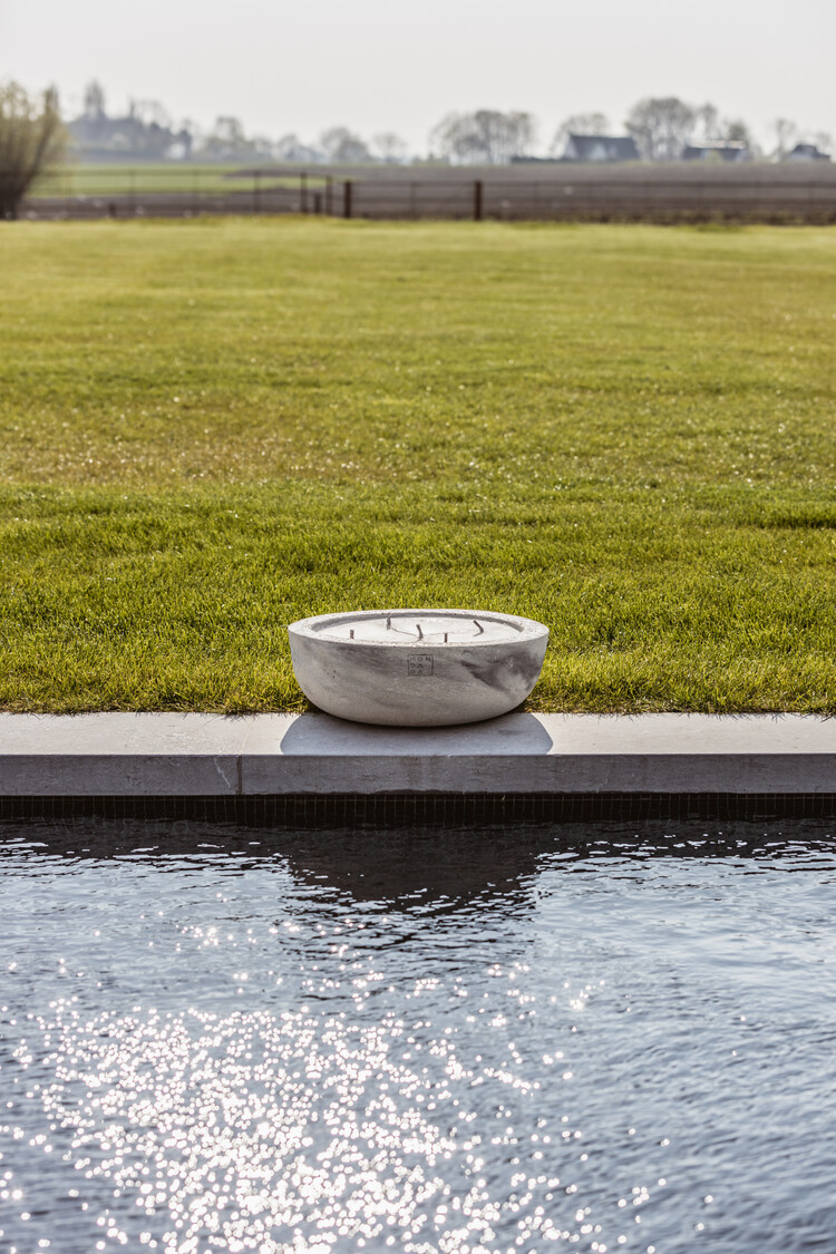 Unscented Outdoor Extra-Large Candle with Lid