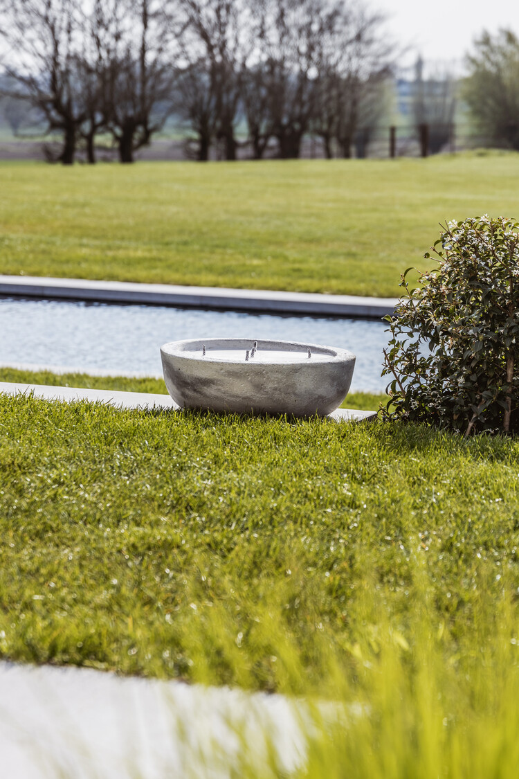 Unscented Outdoor Extra-Large Candle with Lid