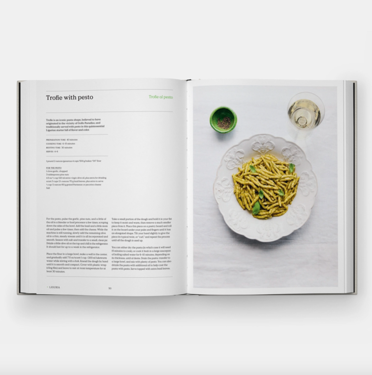 The Regional Italian Cookbook: Recipes from The Silver Spoon