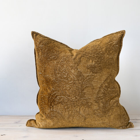 Savery Camel 19" x 19"