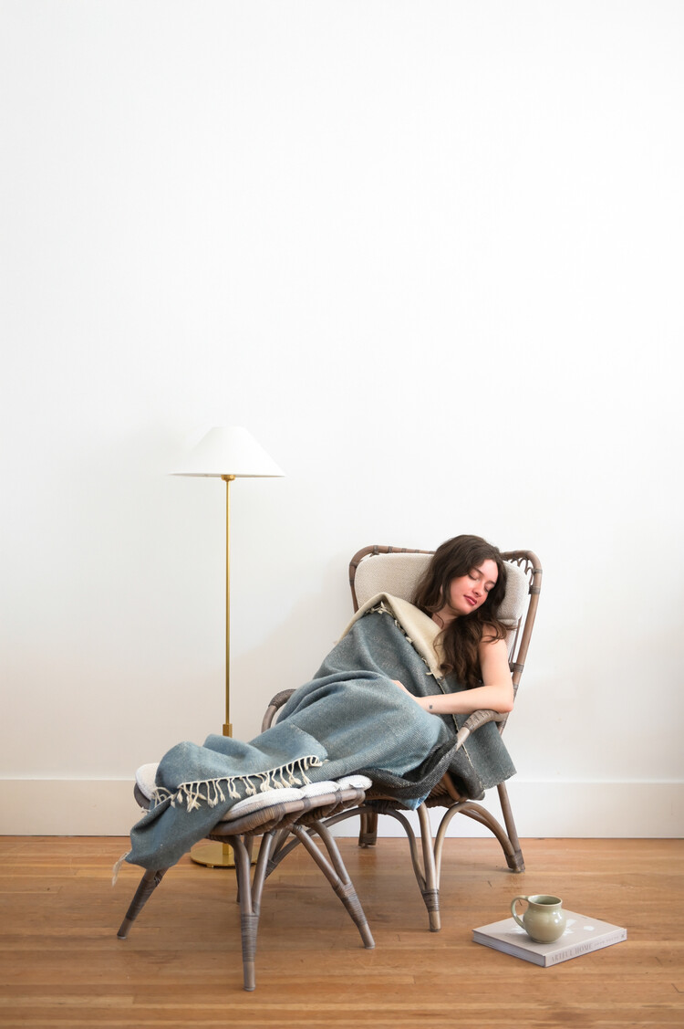 Aslopa throw blanket