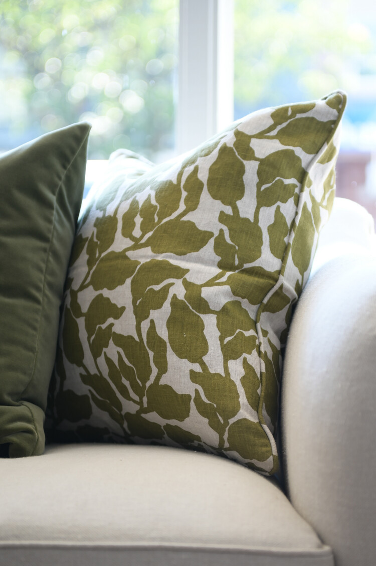 Flores Moss linen cushion 20x20