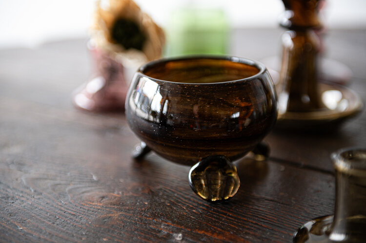 Bol Avec 3 Pieds Fumé Footed Bowl