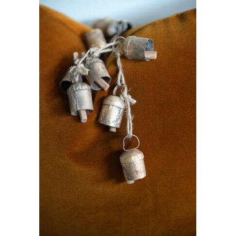 Noah Bell Garland Medium