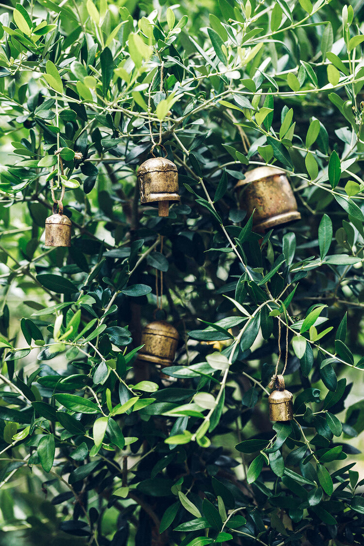 Noah Bell Garland Medium (9 bells)