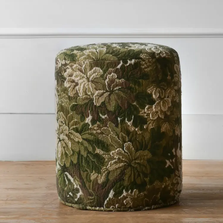 Round Ottoman Pouf in Ridge Edge