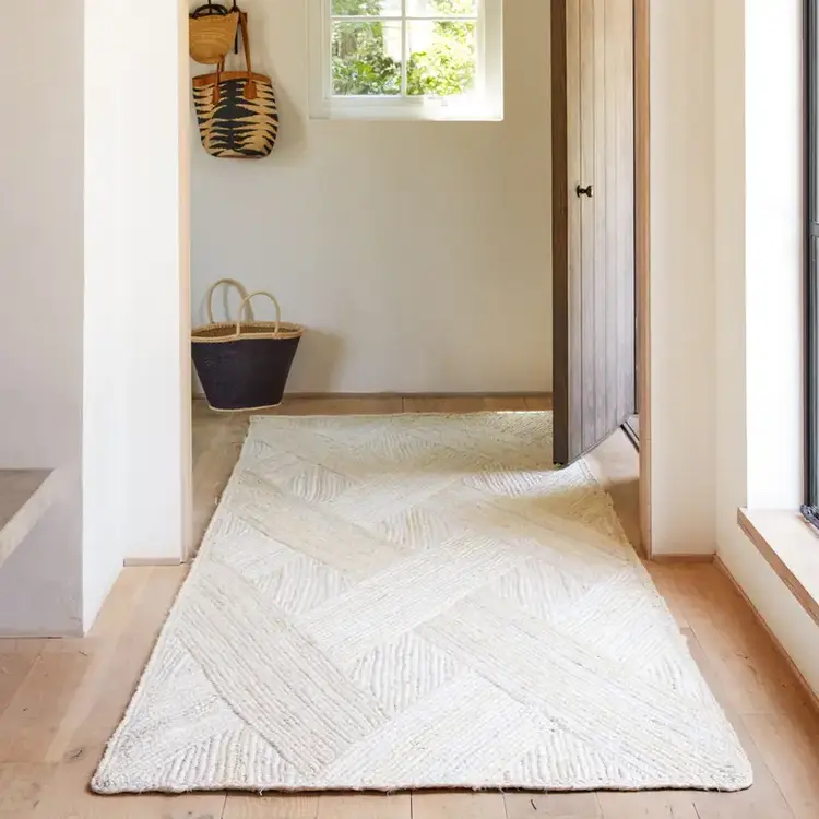 Naturals Vero Jute Rug in marshmallow or pebble