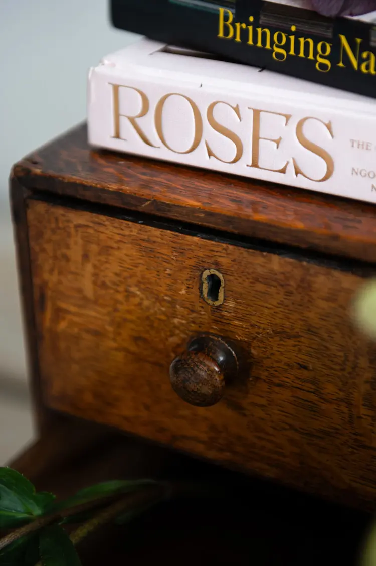'Roses in the Garden' Book