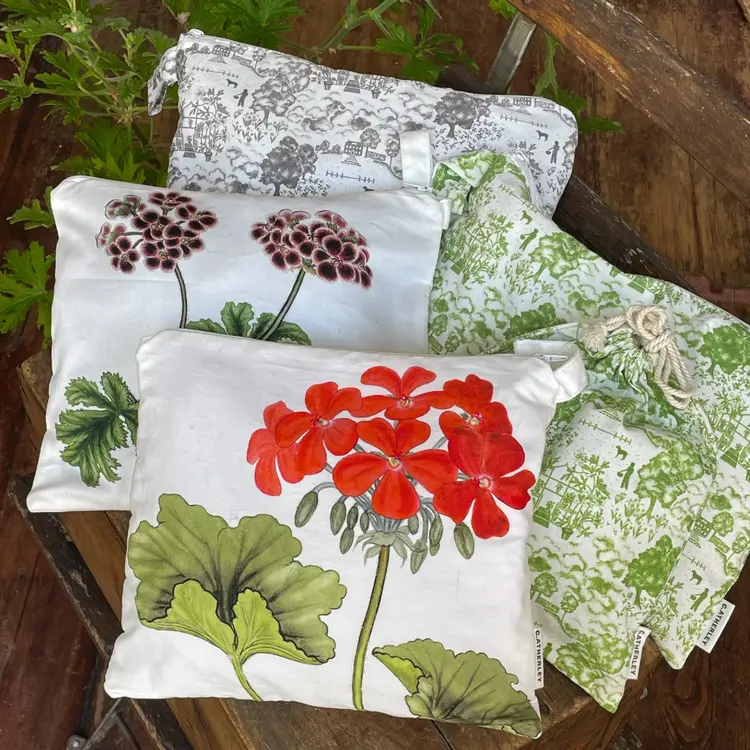 Geranium No. 2 Zip Purse