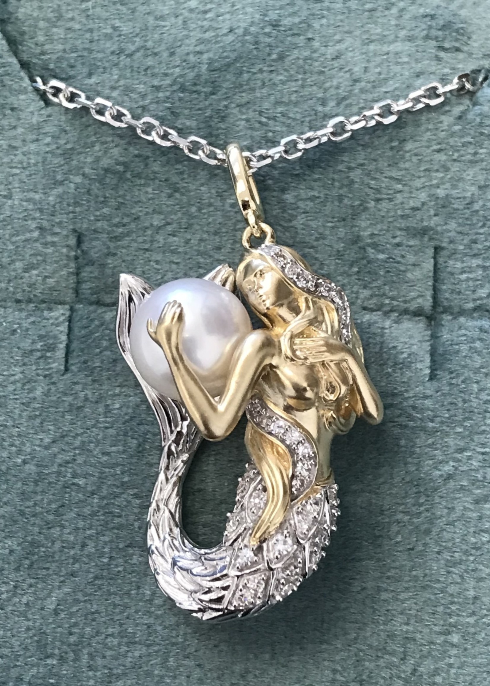 Shula NY 14kYW Diamond and Pearl Mermaid Pendant